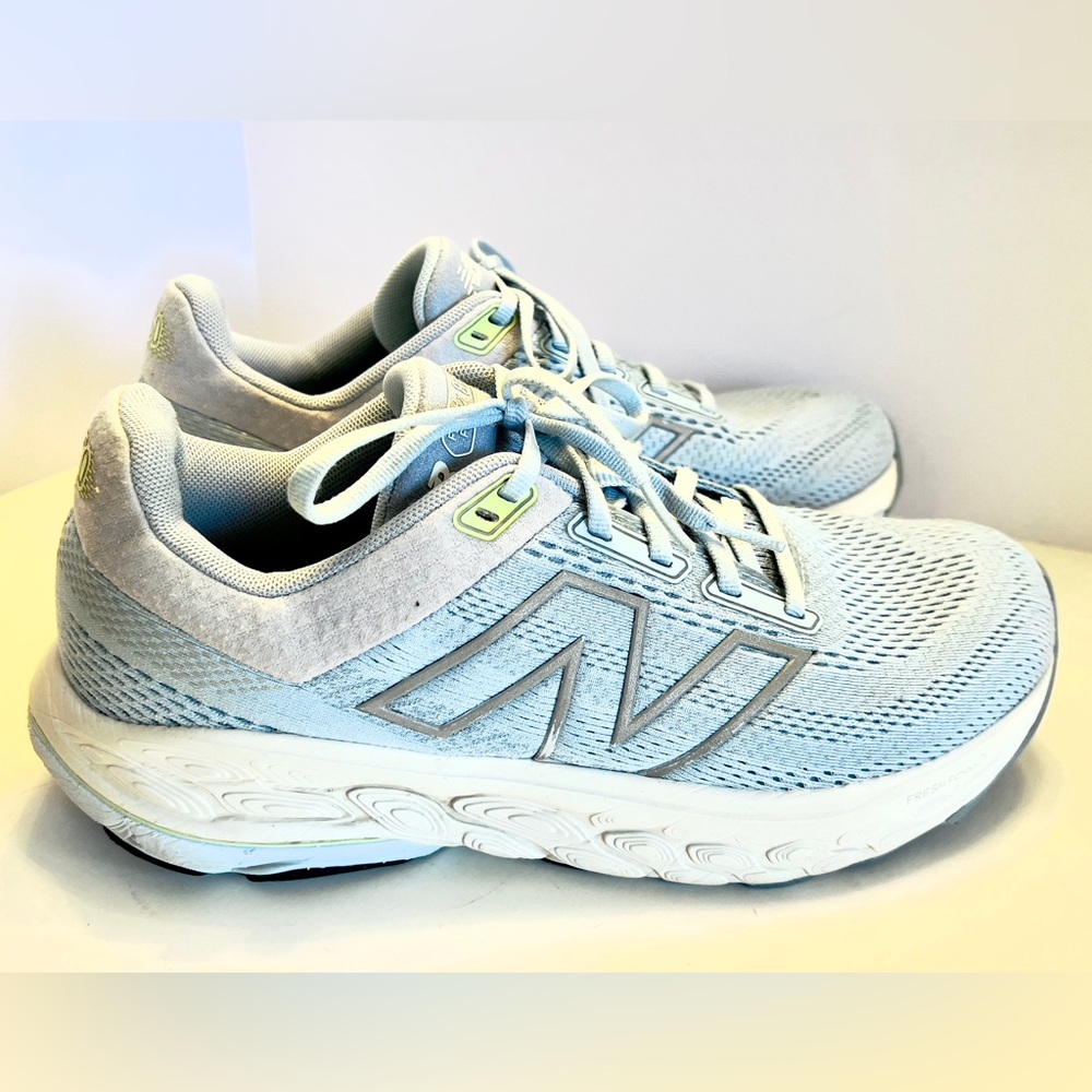 New Balance Fresh Foam X 860v14 Women Size 9  Light Chrome Blue Running Shoes